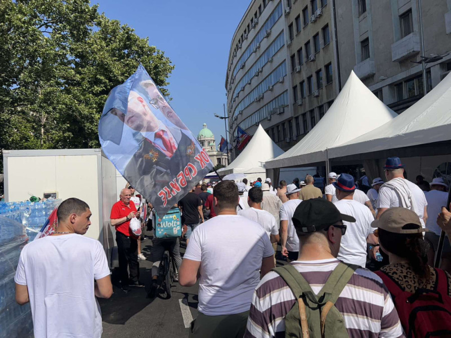 Spektakl na ulicama Beograda: Veliki broj građana i bajkeri, svi stižu u centar prestonice! (FOTO/VIDEO)