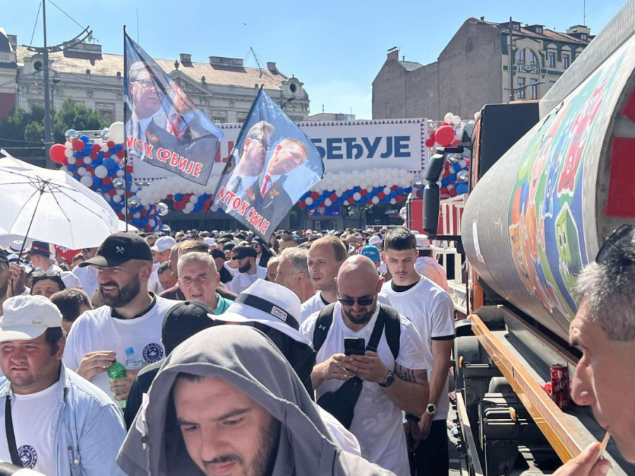 Spektakl na ulicama Beograda: Veliki broj građana i bajkeri, svi stižu u centar prestonice! (FOTO/VIDEO)