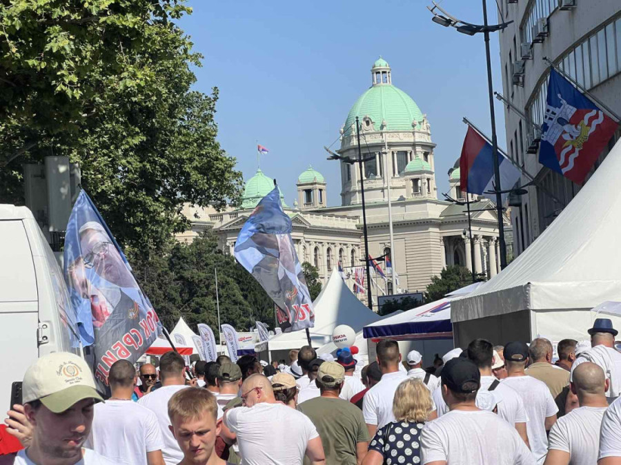 Spektakl na ulicama Beograda: Veliki broj građana i bajkeri, svi stižu u centar prestonice! (FOTO/VIDEO)