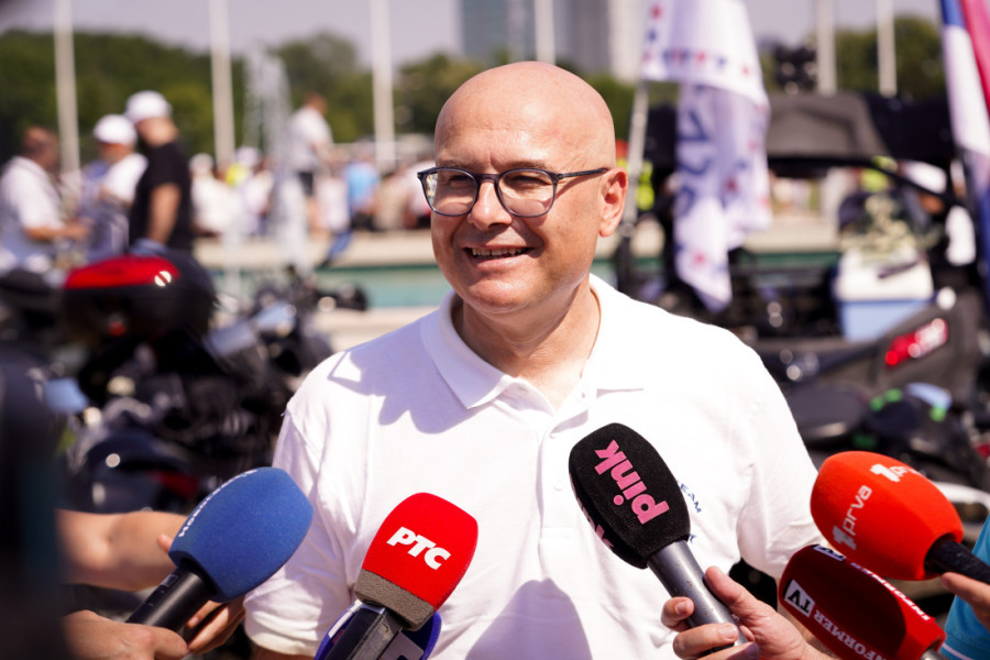 Završen skup "Srbija jedna porodica": 207.000 ljudi podržalo predsednika Vučića (FOTO/VIDEO)
