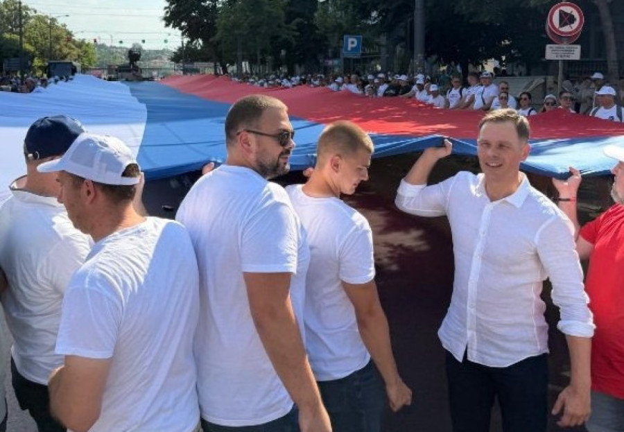 Završen skup "Srbija jedna porodica": 207.000 ljudi podržalo predsednika Vučića (FOTO/VIDEO)