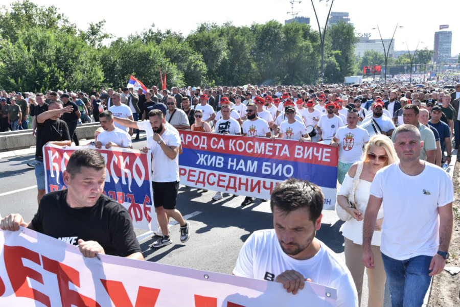 Više od 5.000 Srba sa KiM stiglo u Beograd: Petković poručio da samo jaka Srbija garantuje budućnost naroda (FOTO/VIDEO)