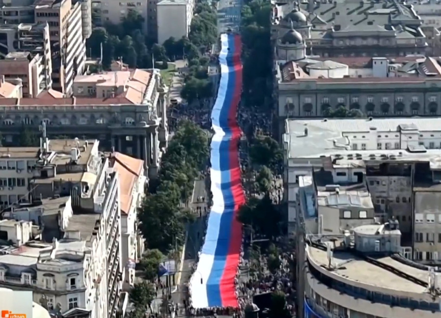 Završen skup "Srbija jedna porodica": 207.000 ljudi podržalo predsednika Vučića (FOTO/VIDEO)