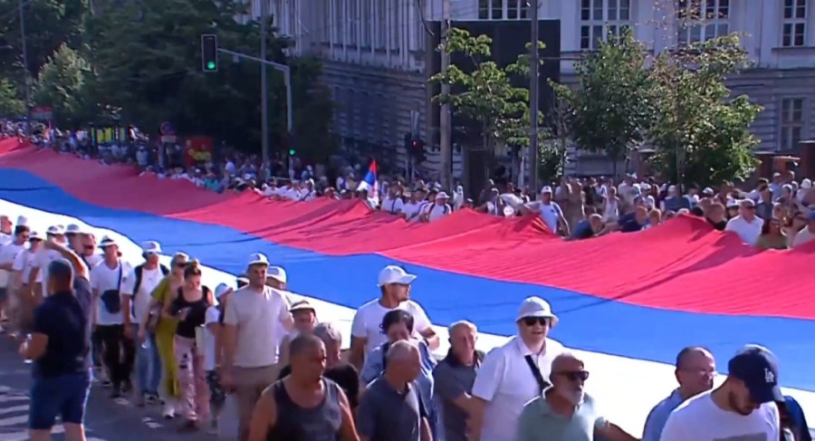 Završen skup "Srbija jedna porodica": 207.000 ljudi podržalo predsednika Vučića (FOTO/VIDEO)