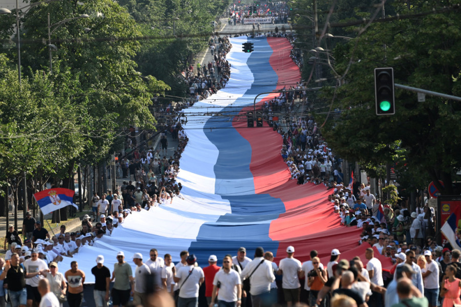 Završen skup "Srbija jedna porodica": 207.000 ljudi podržalo predsednika Vučića (FOTO/VIDEO)