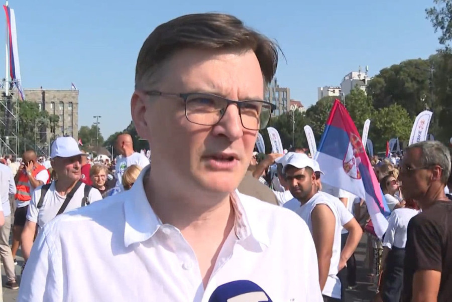 Završen skup "Srbija jedna porodica": 207.000 ljudi podržalo predsednika Vučića (FOTO/VIDEO)