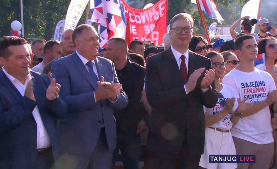 Završen skup "Srbija jedna porodica": 207.000 ljudi podržalo predsednika Vučića (FOTO/VIDEO)