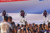 Roboti Milutin i Dragutin odigrali "moravac" pred hiljadama ljudi: Spektakl otvorio glavni program skupa u Beogradu (VIDEO)