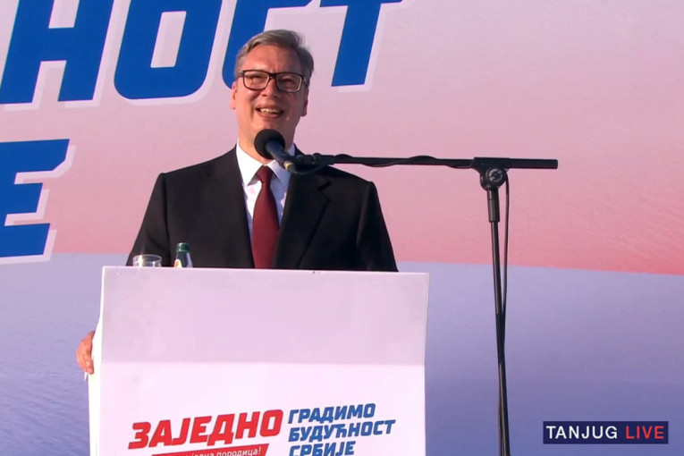 Završen skup "Srbija jedna porodica": 207.000 ljudi podržalo predsednika Vučića (FOTO/VIDEO)