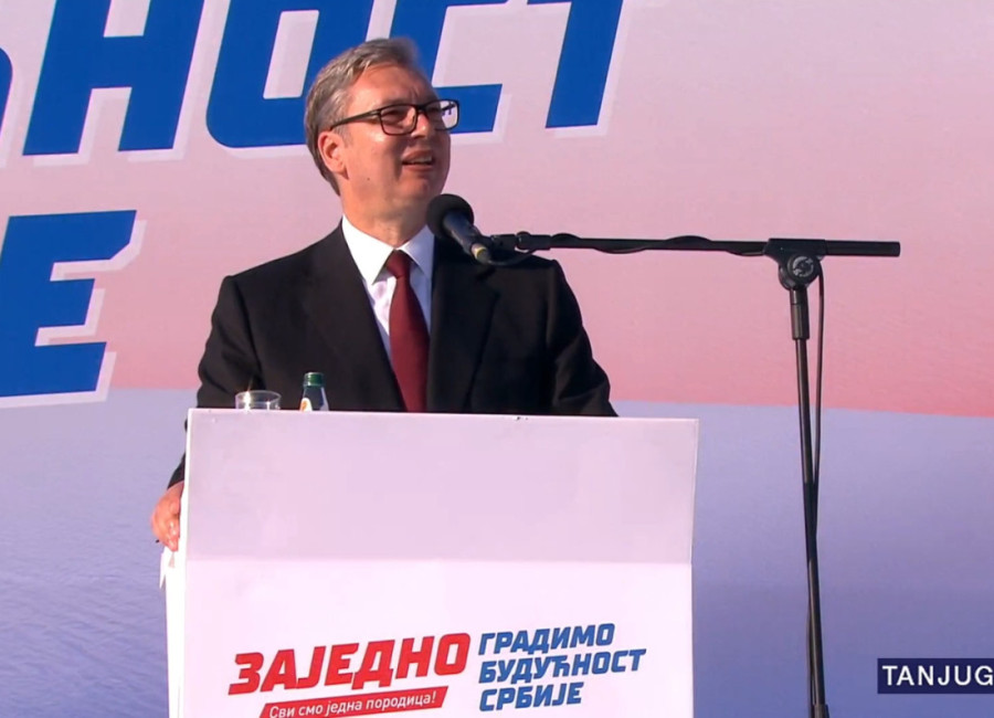 Završen skup "Srbija jedna porodica": 207.000 ljudi podržalo predsednika Vučića (FOTO/VIDEO)