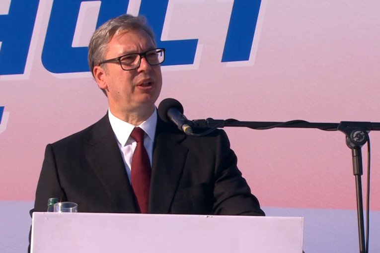 Obraća se predsednik Vučić! Sačuvali smo mir, slobodu i nezavisnost naše zemlje (FOTO/VIDEO)