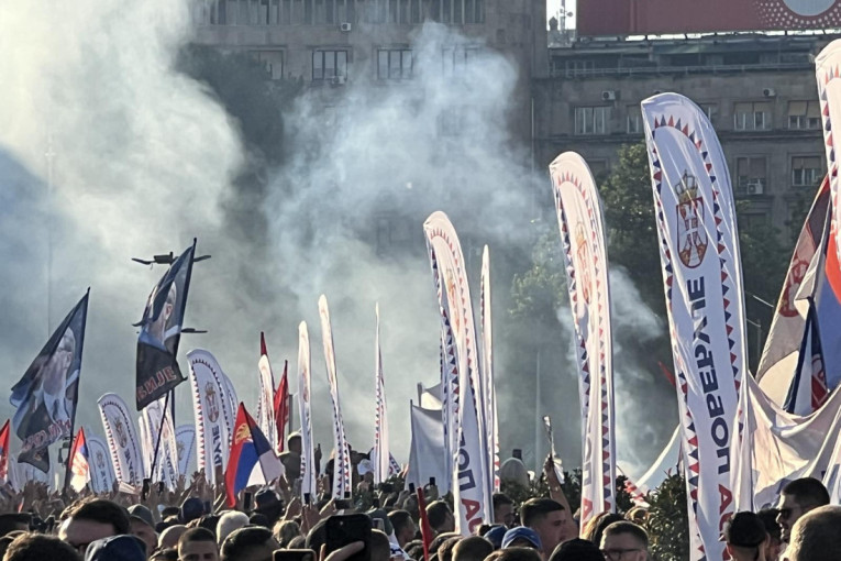 Završen skup "Srbija jedna porodica": 207.000 ljudi podržalo predsednika Vučića (FOTO/VIDEO)