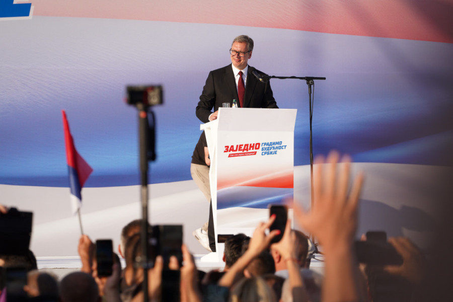 Završen skup "Srbija jedna porodica": 207.000 ljudi podržalo predsednika Vučića (FOTO/VIDEO)