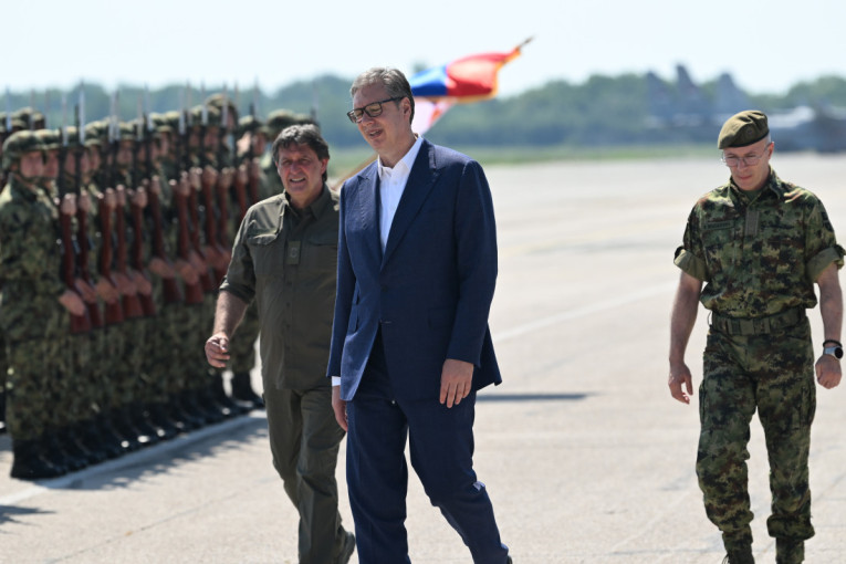 Vučić: Vojsci će biti potrebno više pilota, stižu nam Rafali, ali i još nešto (FOTO/VIDEO)
