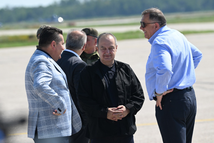 Vojska Srbije pokazala moć na Pasuljanskim livadama i u Batajnici, Vučić: Građani treba da se raduju (FOTO/VIDEO)