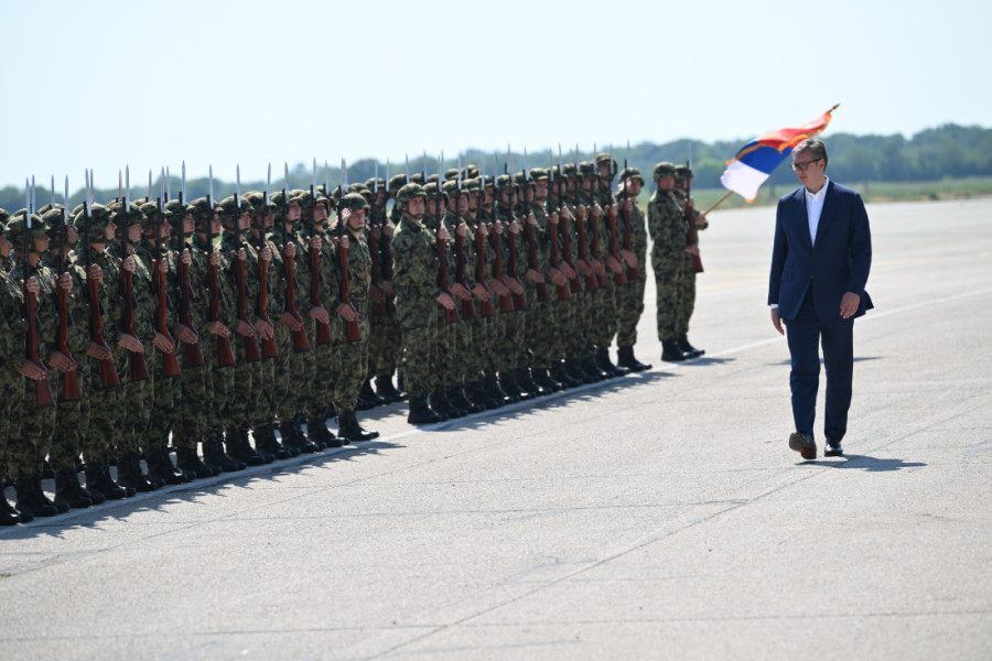 Vojska Srbije pokazala moć na Pasuljanskim livadama i u Batajnici, Vučić: Građani treba da se raduju (FOTO/VIDEO)