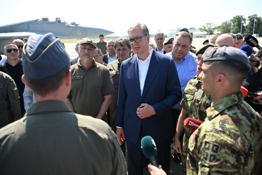 Predsednik Vučić poklopio one koji ga napadaju: Dok jedni blokiraju puteve, drugi grade!