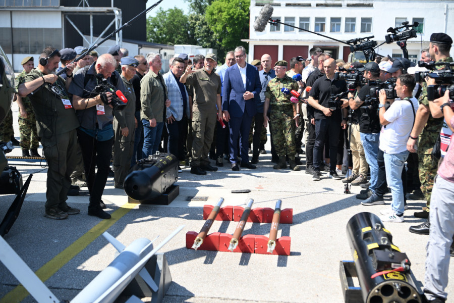 Vojska Srbije pokazala moć na Pasuljanskim livadama i u Batajnici, Vučić: Građani treba da se raduju (FOTO/VIDEO)