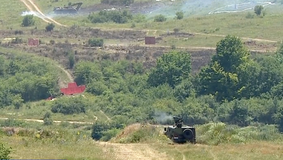 Vojska Srbije pokazala moć na Pasuljanskim livadama i u Batajnici, Vučić: Građani treba da se raduju (FOTO/VIDEO)