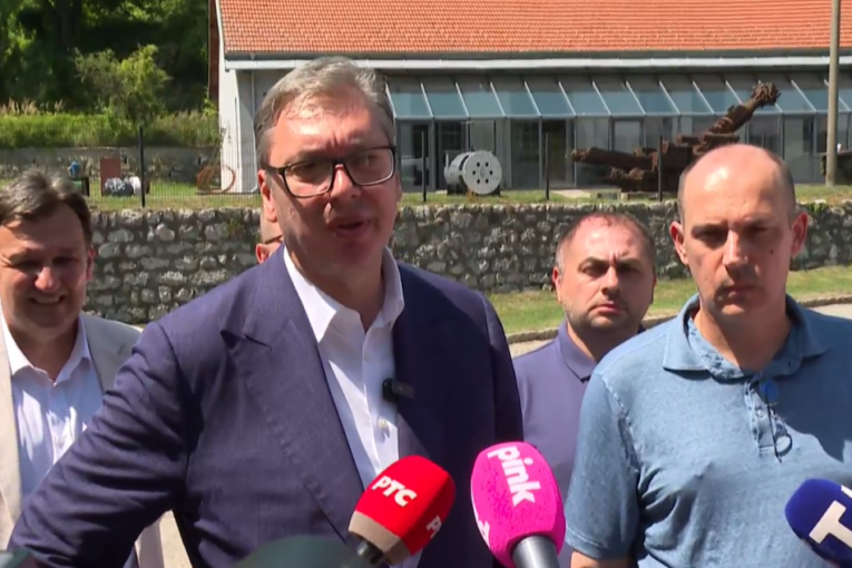 Vučić obišao mobilnu ambulantu u Senjskom Rudniku: Ovo je najvažnije, ovako se čuvaju životi, to je borba za ljude!