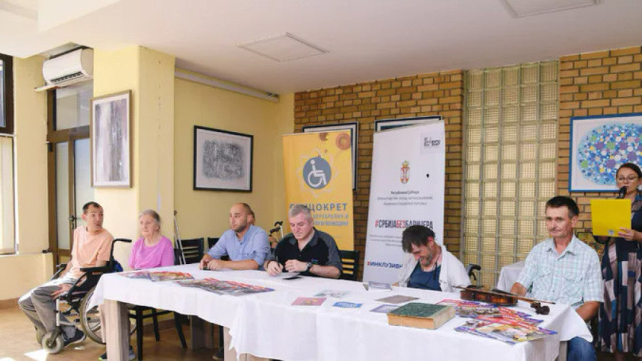 Stihovi koji ruše predrasude! Emotivno veče u Somboru poslalo moćnu poruku!