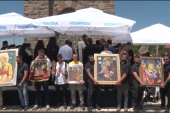 Hiljade ljudi odale počast kosovskim junacima: Vladika Ilarion održao upečatljivu besedu (VIDEO)