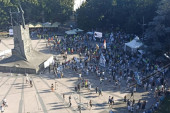 Sve se vidi na Vidovdan! Pola malenog trga u Kraljevu prazno - blokaderski skup doživeo debakl (FOTO)