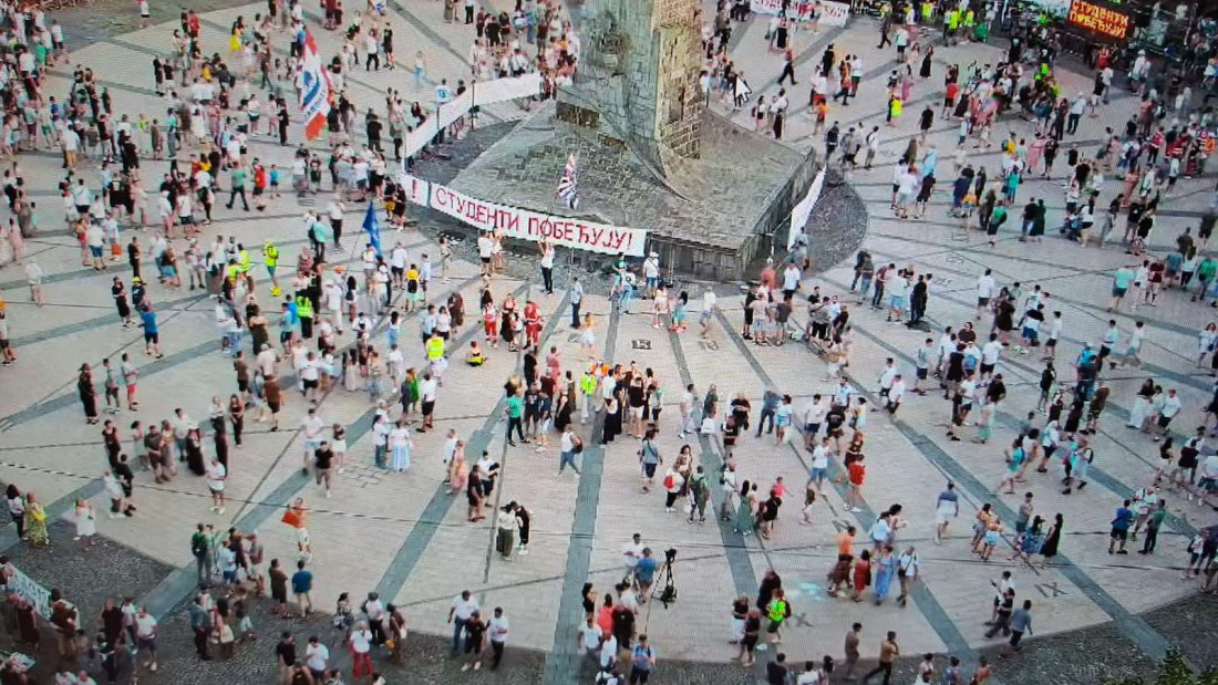 Srbija je prepoznala ko su blokaderi! Fotografija dana iz Kraljeva: Oko Đokića gotovo da nije bilo nikoga (FOTO)