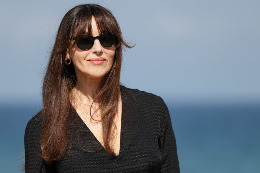 Monika Beluči u novom filmu preti nožem mužu, jede sitne kolače i stalno viče: Pogledajte o čemu se radi (VIDEO)