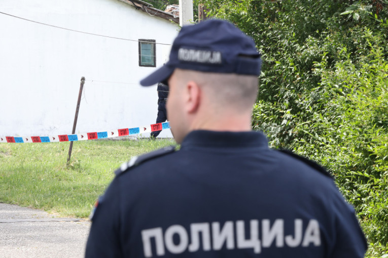 Automobil smrskan u sudaru sa autobusom: Jeziva nesreća kod Mladenovca, ima mrtvih!