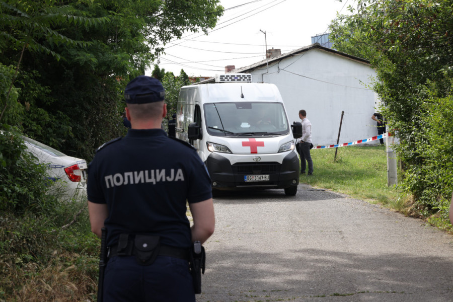 Arsenal pronađen u stanu na Čukarici! Policija upala unutra, usledilo još jedno iznenađenje(FOTO)