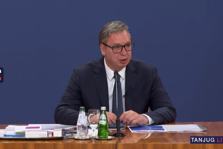 Vučić predstavio mere: Penzionerima do 35.000 dinara, pomoć i za socijalno ugrožene i borce! Cene lekova niže i do 60 odsto