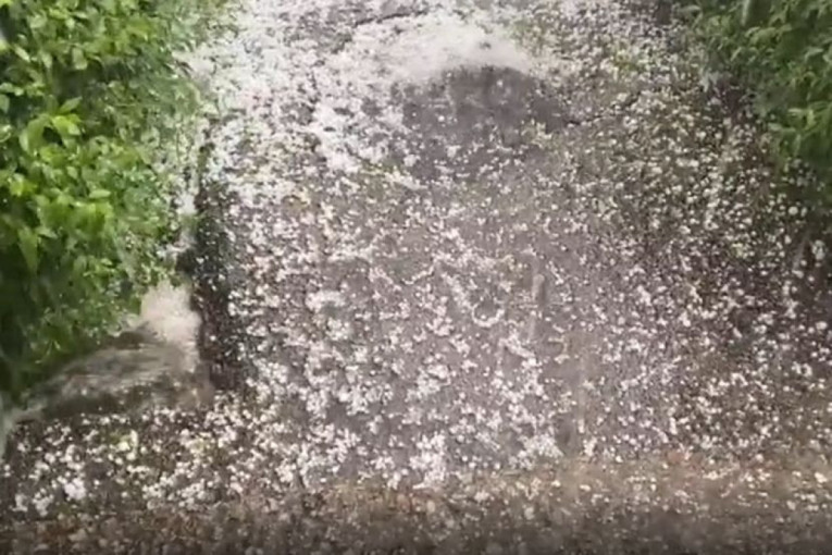 Nevreme na severu Crne Gore! Tuče grad, a u Podgorici preko 50 stepeni!