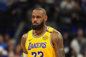Pukla ljubav: Lebron napušta Lejkerse!