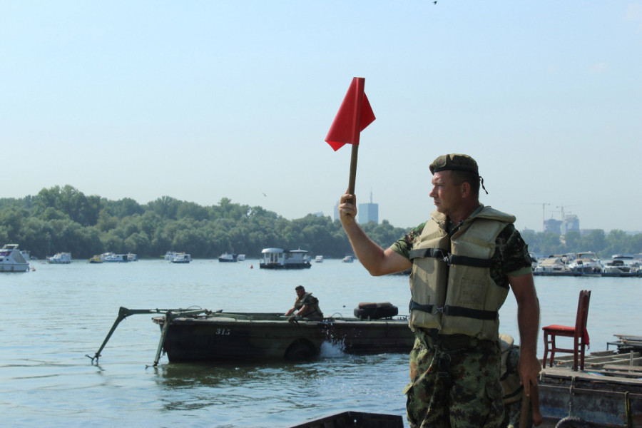 Pontonski most do Lida ponovo postavljen: Od danas pešice do omiljene beogradske plaže