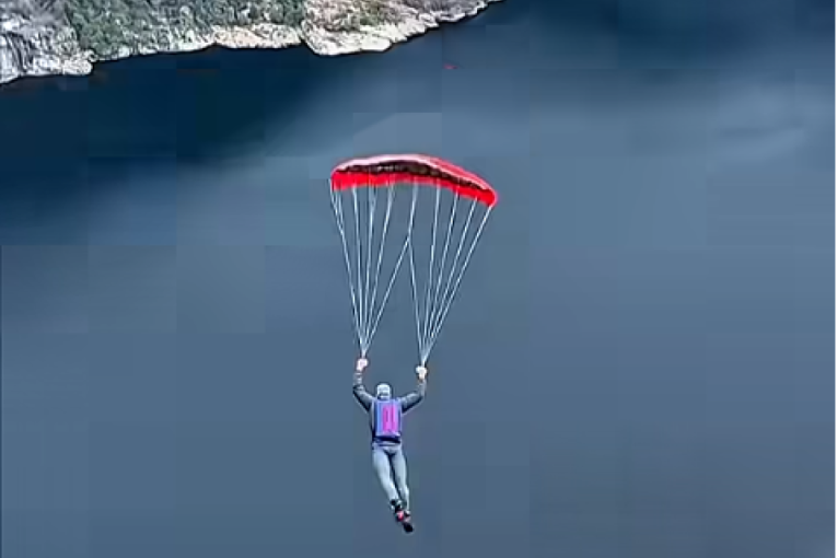 Hteo da proveri da li Temu padobran radi: Sekund kasnije usledio je horor (VIDEO)
