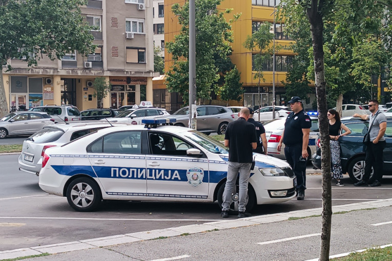 Sačekali da im okrene leđa, pa krenuli u akciju! Ženi strgnuta ogrlica s vrata usred dana na Novom Beogradu!