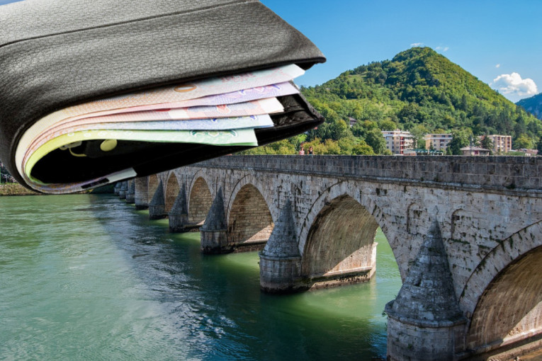 Pogledajte kako je Vuk vraćen kući! Hrvati pod dugim cevima izručili "škaljarca" sa poternice Interpola (FOTO/VIDEO)