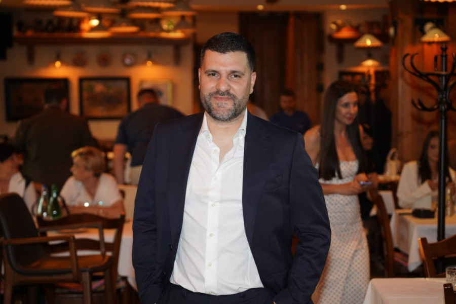 Zapevao joj je omiljenu pesmu kad ju je video u invalidskim kolicima! Pevač sve rasplakao na koncertu
