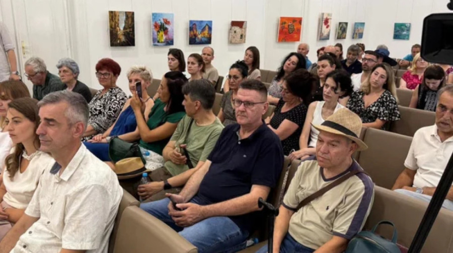 Inkluzivni dan "Iz srca kolonije" okupio predstavnike institucija, udruženja i umetnike u Novom Kneževcu (FOTO)
