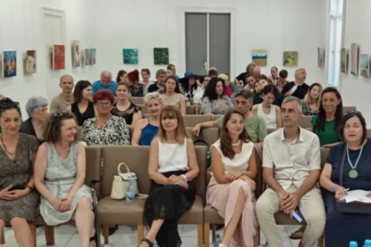 Inkluzivni dan "Iz srca kolonije" okupio predstavnike institucija, udruženja i umetnike u Novom Kneževcu (FOTO)