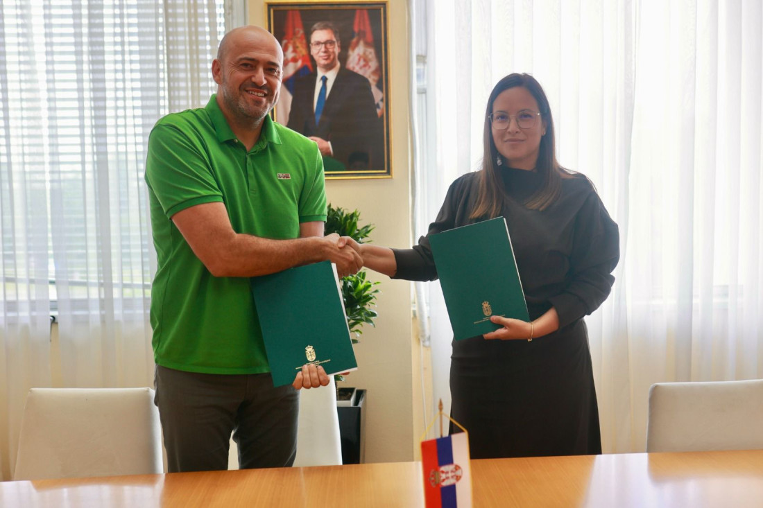 Grade se novi kilometri kanalizacije: Sara Pavkov potpisala važan ugovor u Velikom Gradištu (FOTO)