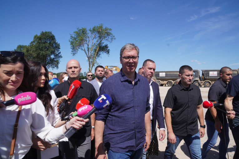 Vučić otkrio kada podnosi ostavku: Predsednik saopštio važnu odluku, možda pre toga budu parlamentarni izbori!