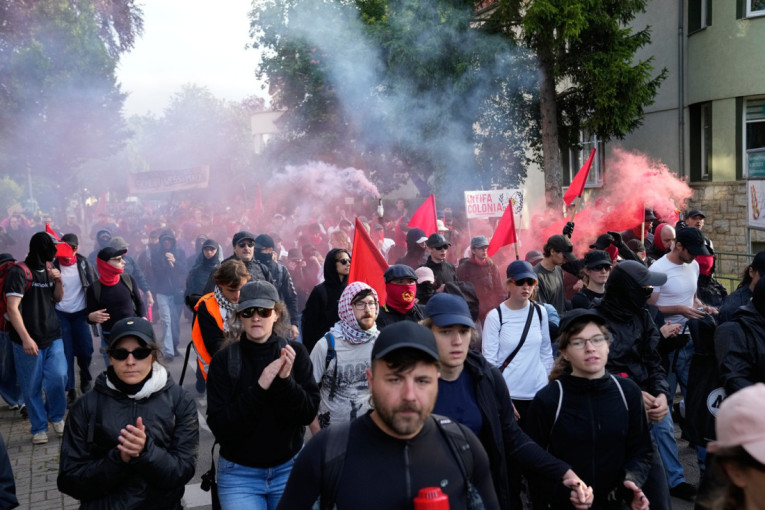 Hiljade demonstranata na ulicama Nemačke zbog konvencije AfD-a: Nećemo fašizam u Nemačkoj (VIDEO/FOTO)