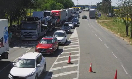 Krećete na put? Na ovim granicama čeka se i više od sat vremena, vozače sačekale velike gužve