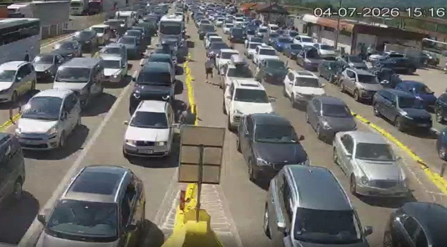 Pakao na granici sa Srbijom! Kolona se otegla 10 kilometara, putnici satima zarobljeni na suncu! (FOTO)