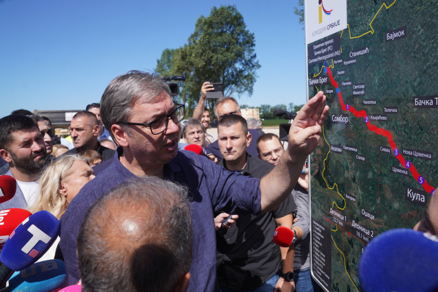 Vučić obišao radove na brzoj saobraćajnici kod Bezdana: "Osmeh Vojvodine" postaje od životnog značaja za ljude na severu Srbije!