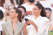 Milica Pavlović i Džejla Ramović stigle na koncert Adija Šošea: Pevačice blistaju (FOTO)