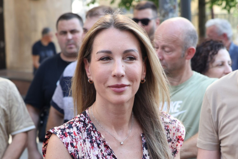 Mnogi ih i dalje čuvaju u novčaniku, ali ih skoro više niko ne koristi: Da li čekovi odlaze u istoriju?