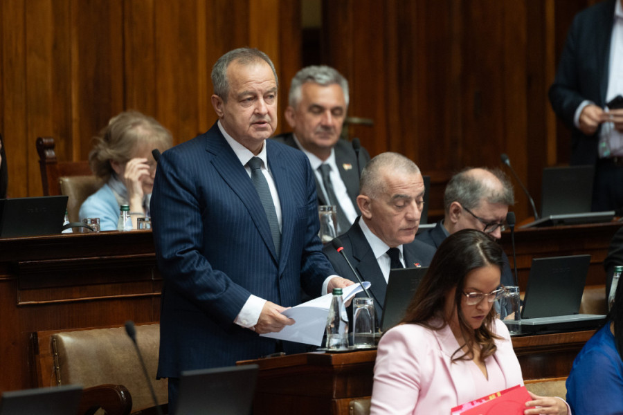 Trajno važenje oružnih listova i stroža pravila: Dačić predstavio novi zakon o oružju i municiji